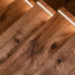 I materiali utilizzati per la realizzazione delle scale possono variare notevolmente, a seconda dello stile architettonico, delle preferenze estetiche e del budget