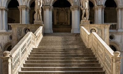 La corretta misurazione, il taglio e l'assemblaggio degli elementi sono cruciali per garantire la stabilità e la solidità della struttura